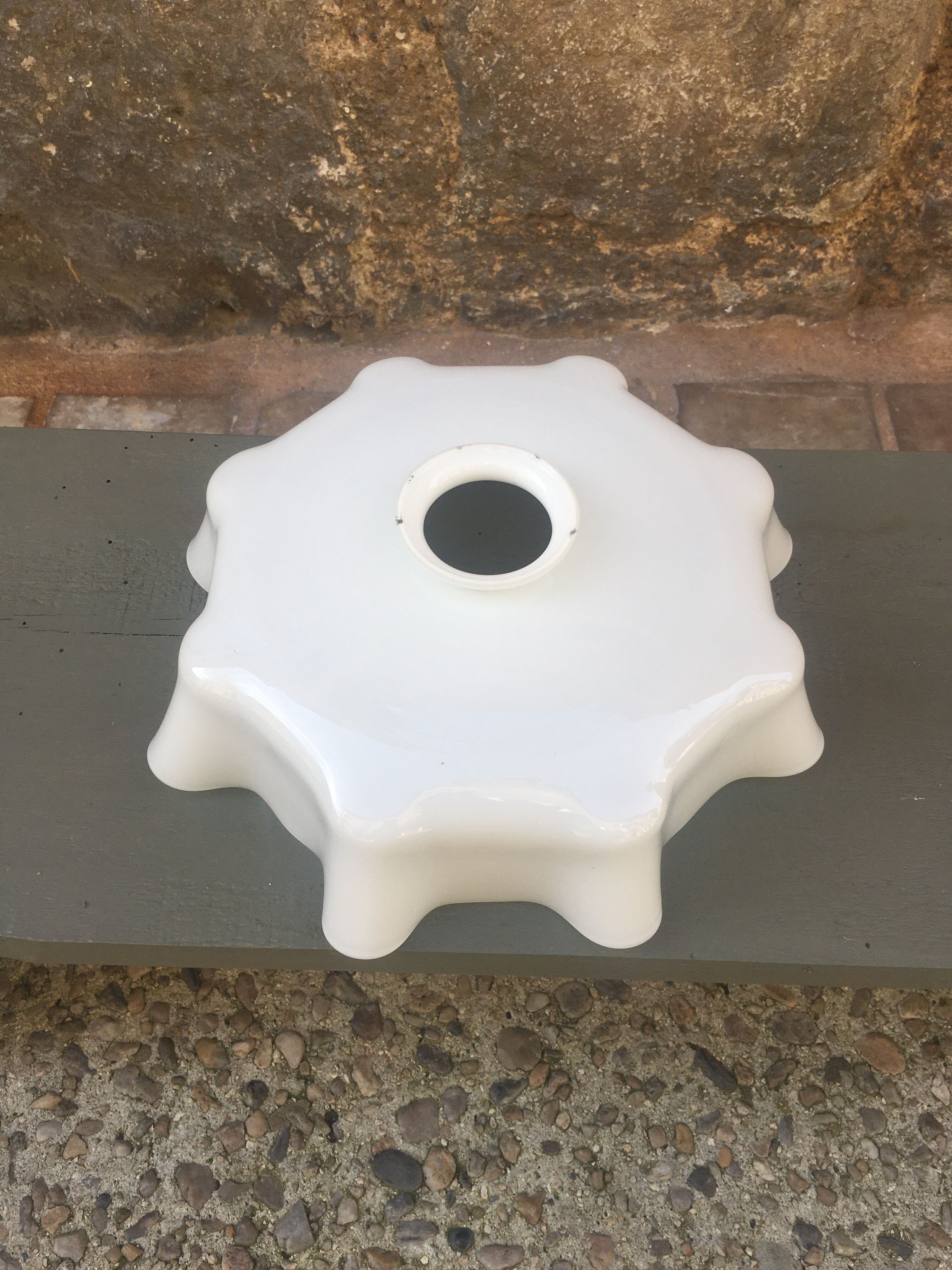 Glass wavy suspension