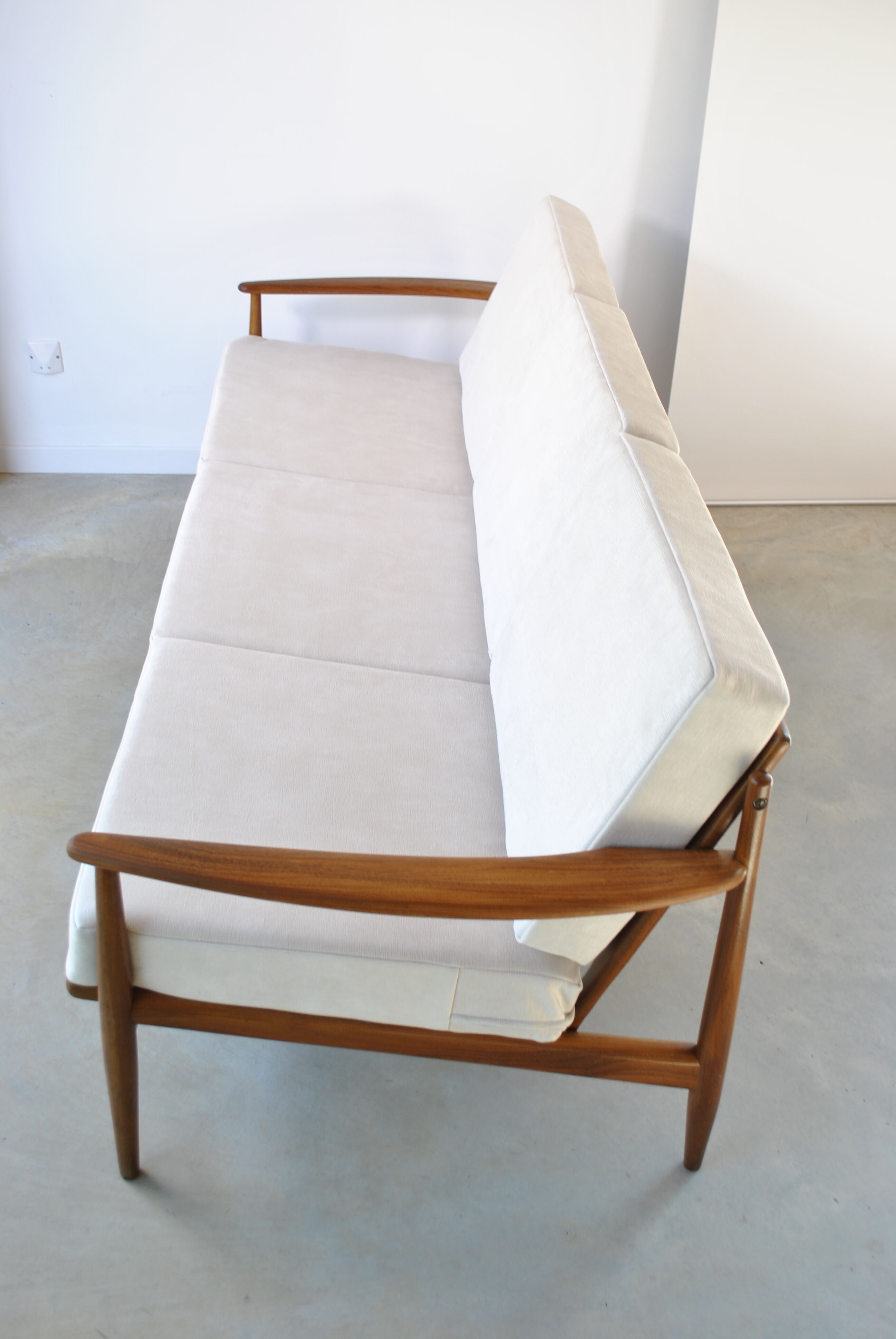 Danish scandinavian sofa distributed to Roche Bobois 1960