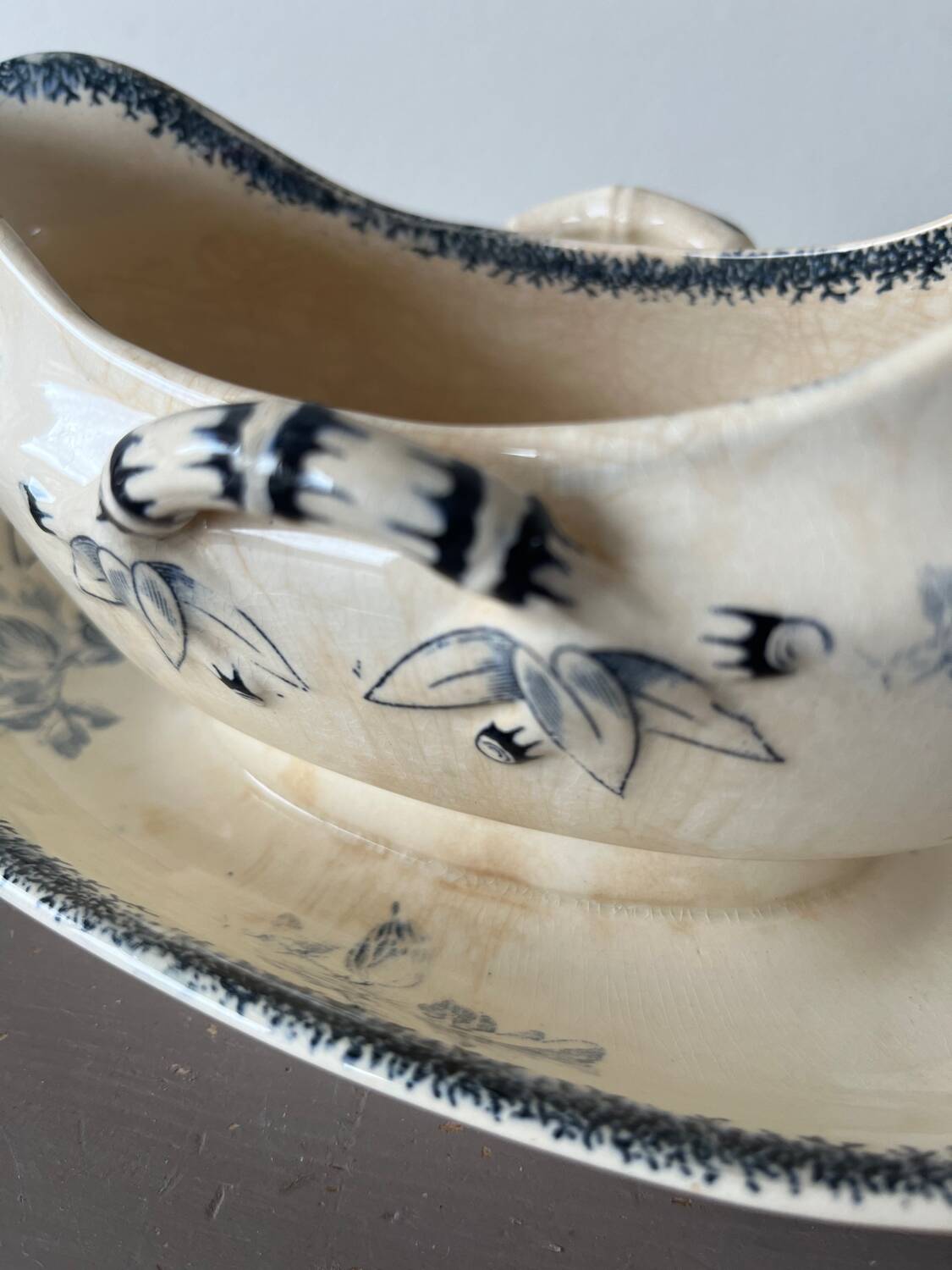 Sauce boat U & Cie Sarreguemines model “currants”
