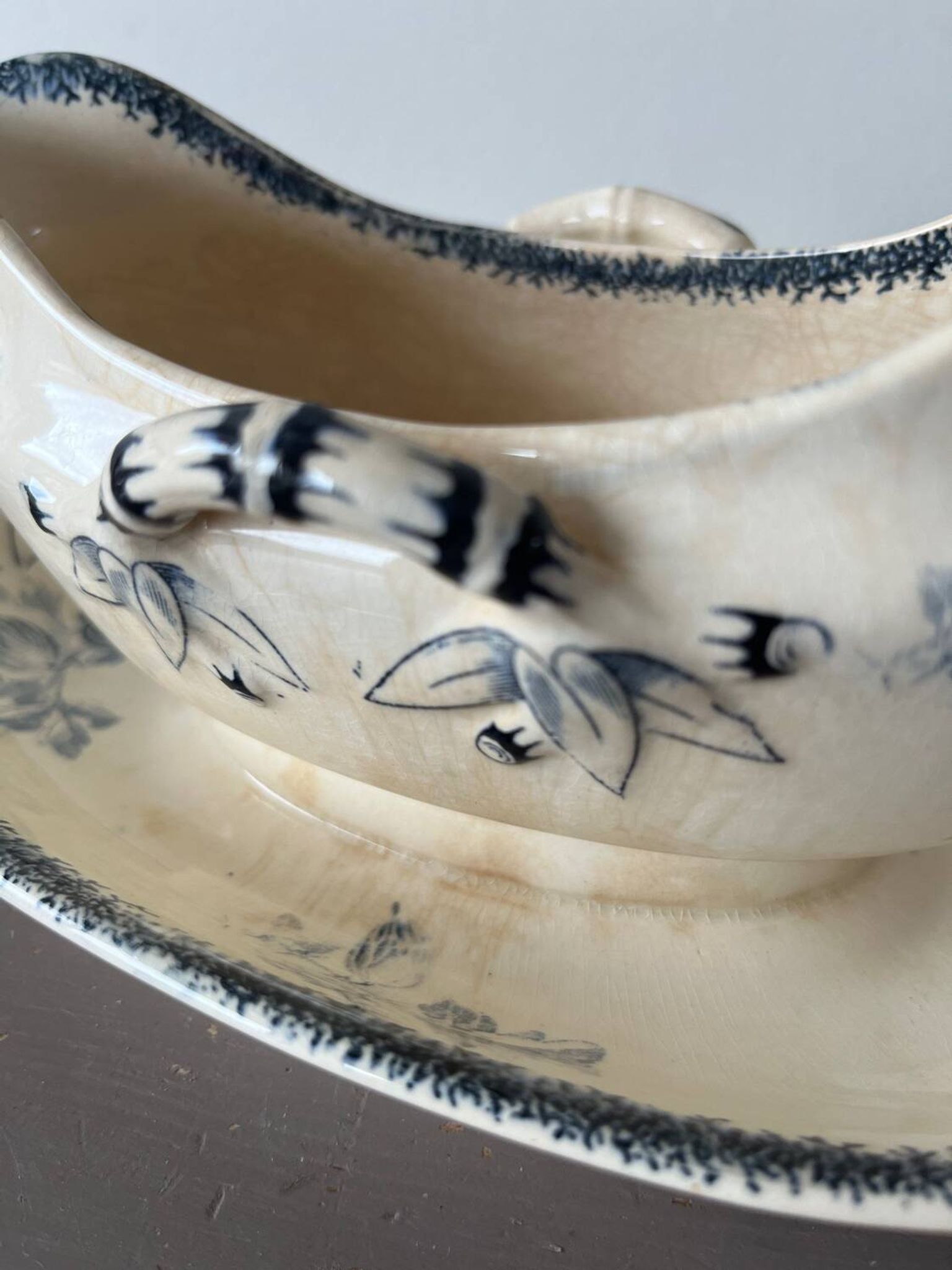 Sauce boat U & Cie Sarreguemines model “currants”