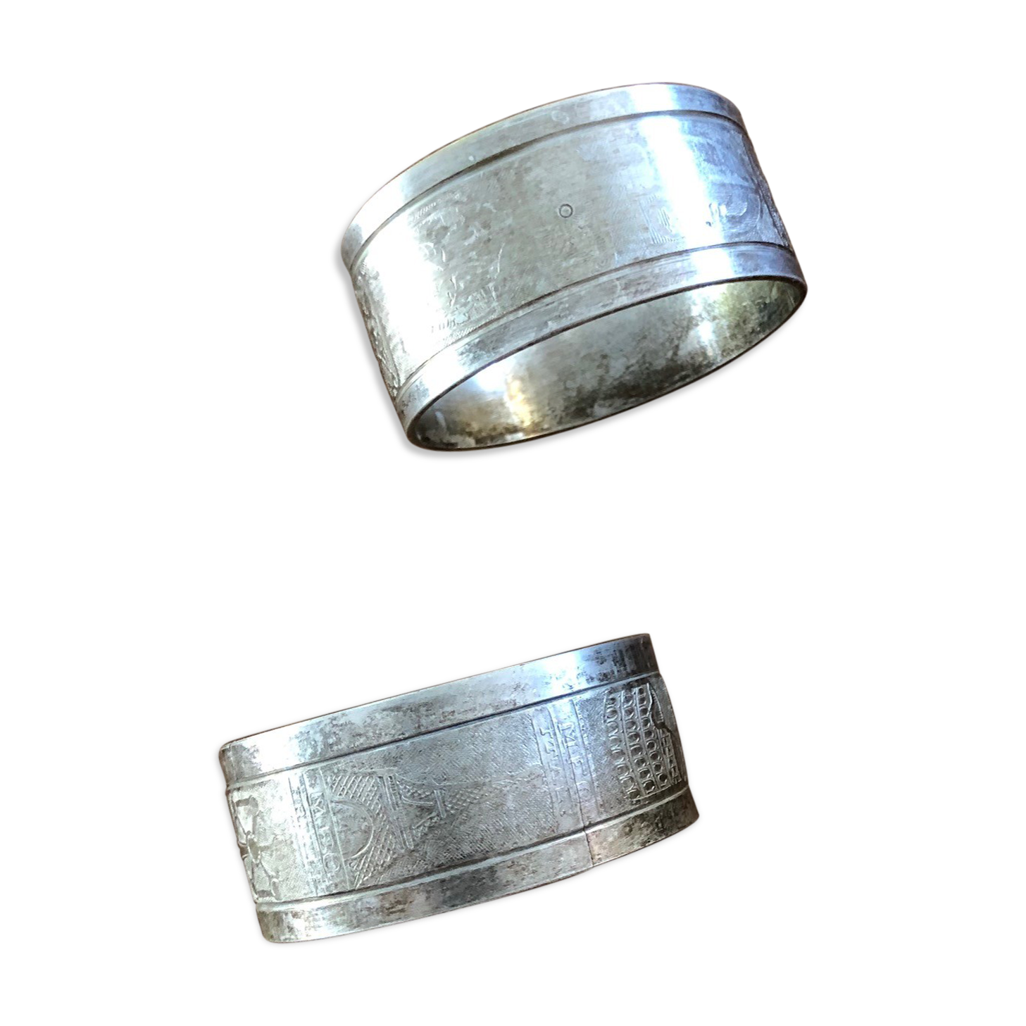 Duo de ronds de serviette anciens