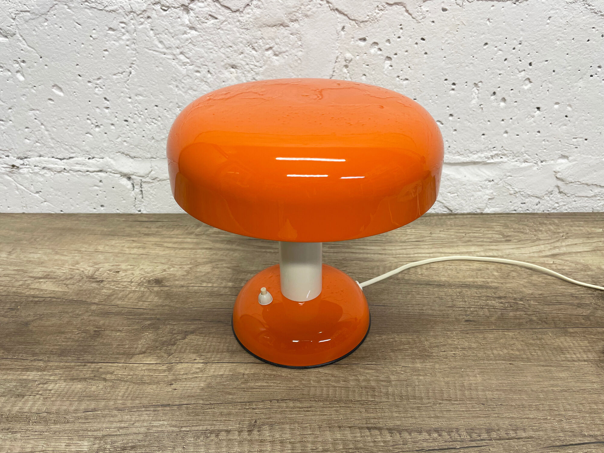 Pair of bedside mushroom lamps, Aris, 70's.