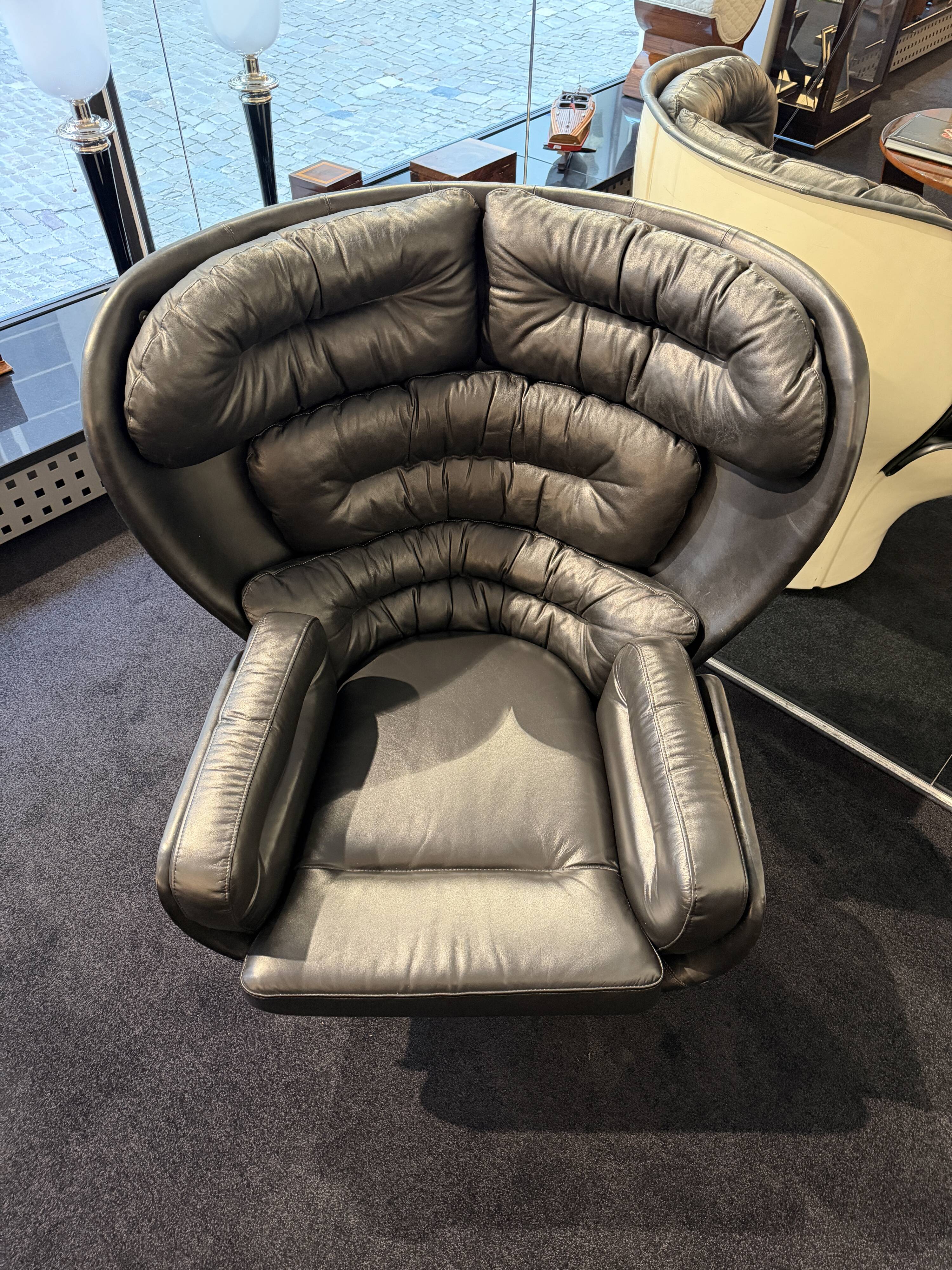 Elda Chair, Joe Colombo, Comfort, Black and Creme, Italy, circa 1970