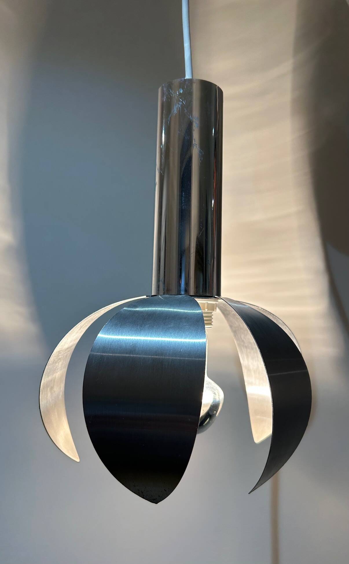 suspension chrome et acier brossé