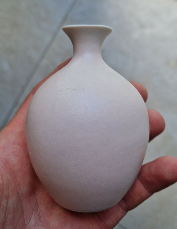 Virebent - Small round vase in pink porcelain