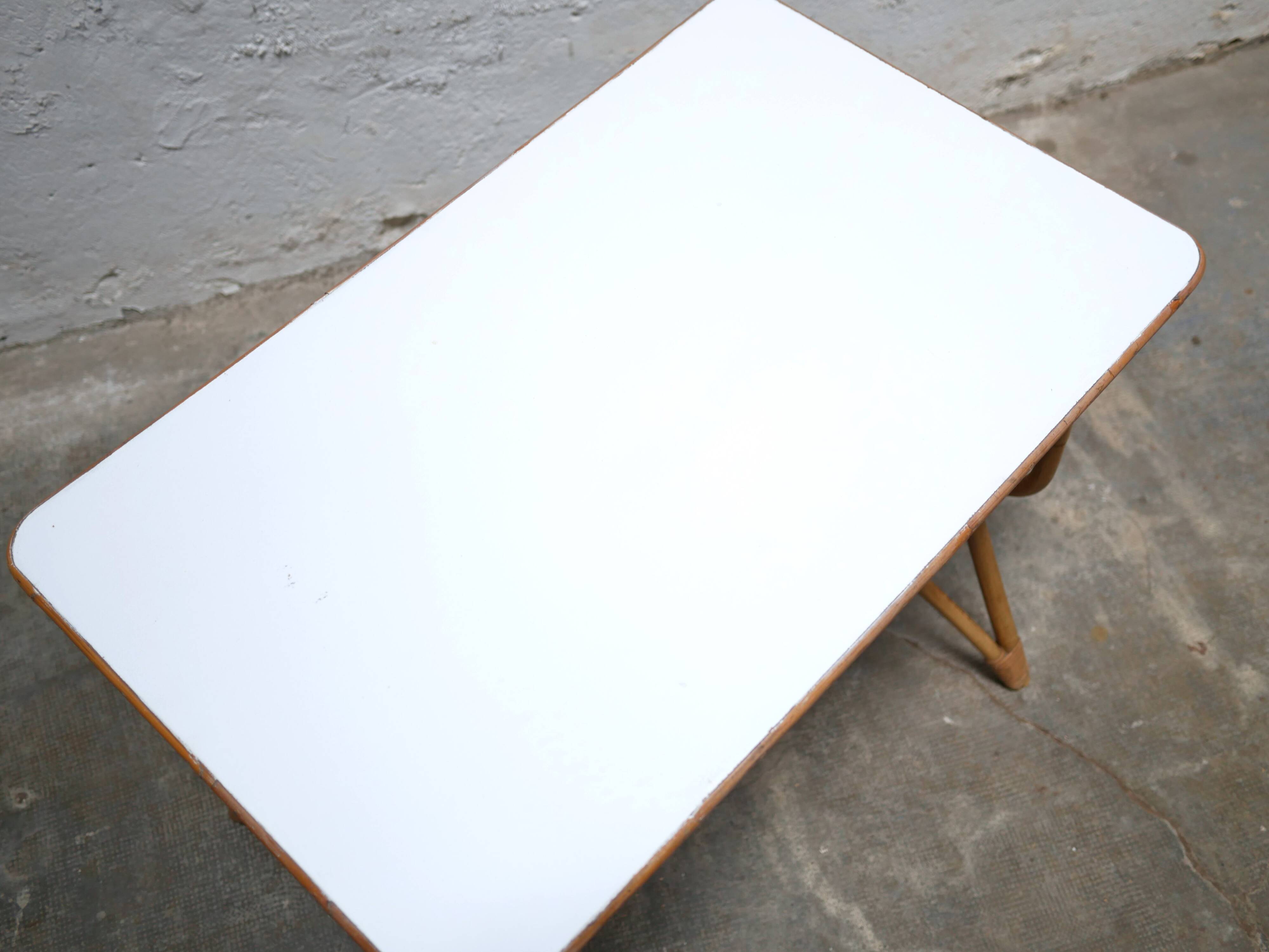 Bureau vintage en rotin