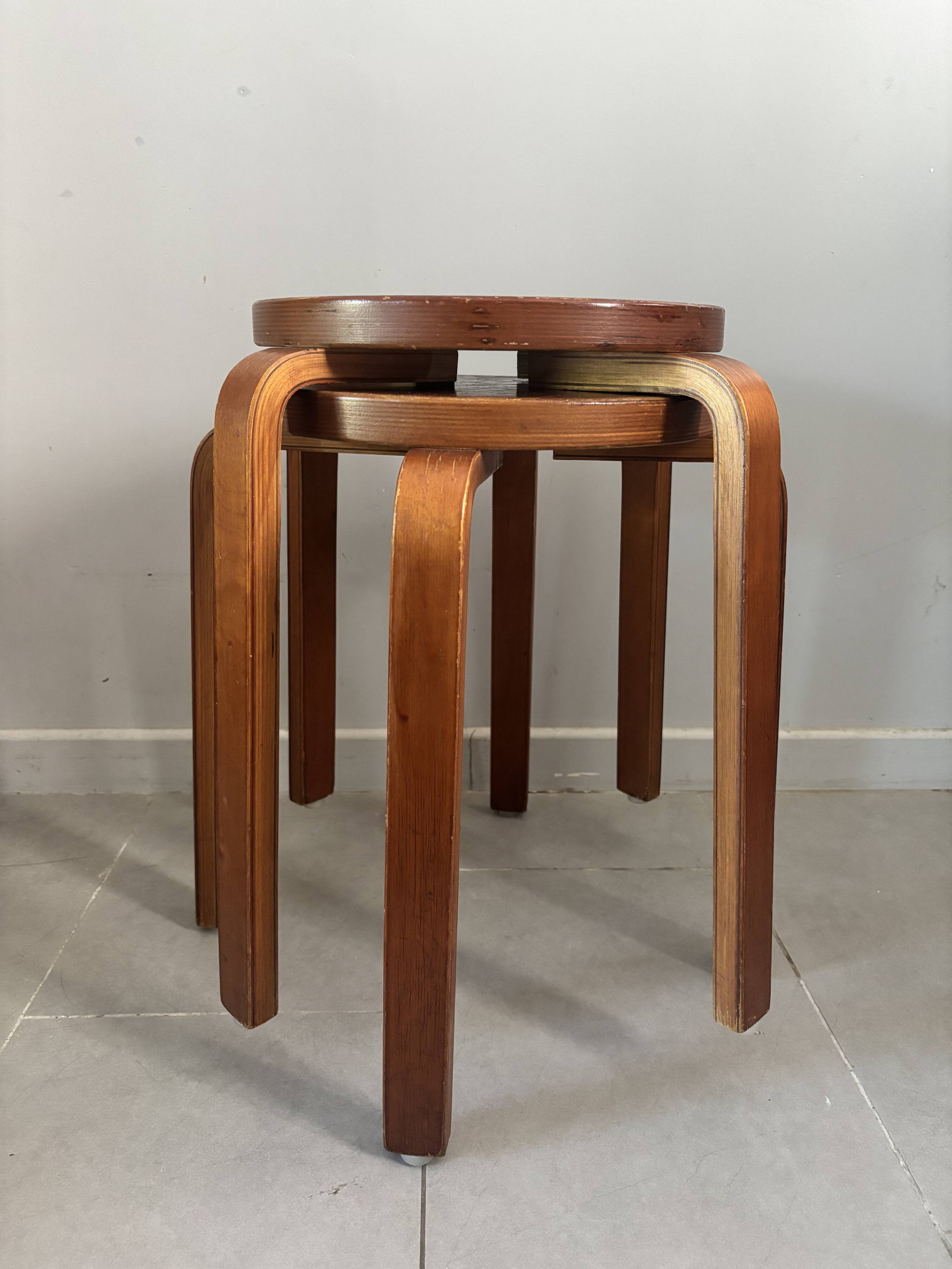 Pair of Artek stools model E60 (rare version with 4 legs), Alvar Aalto