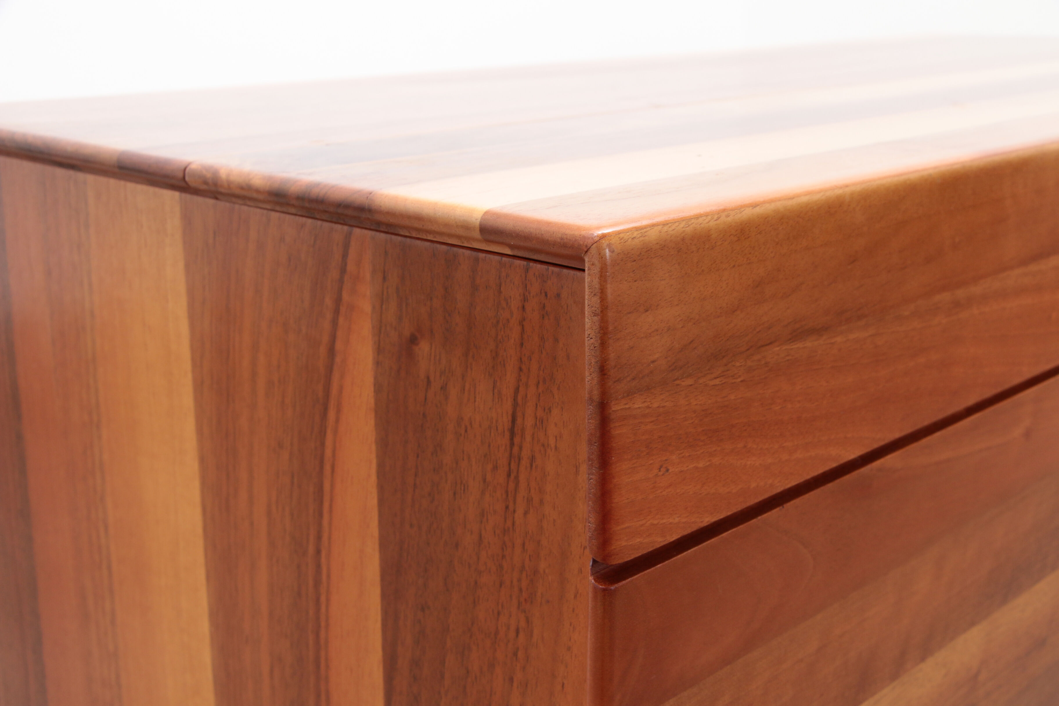 Afra & Tobia Scarpa Walnut secretary chest of drawers for Molteni, 1970 Italy