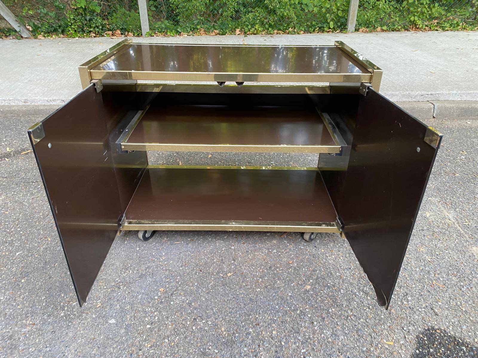 Vintage 70s TV cabinet Hi-Fi brass smoked glass on wheels Hollywood Reg
