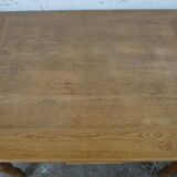 solid oak table with extensions and molded legs
