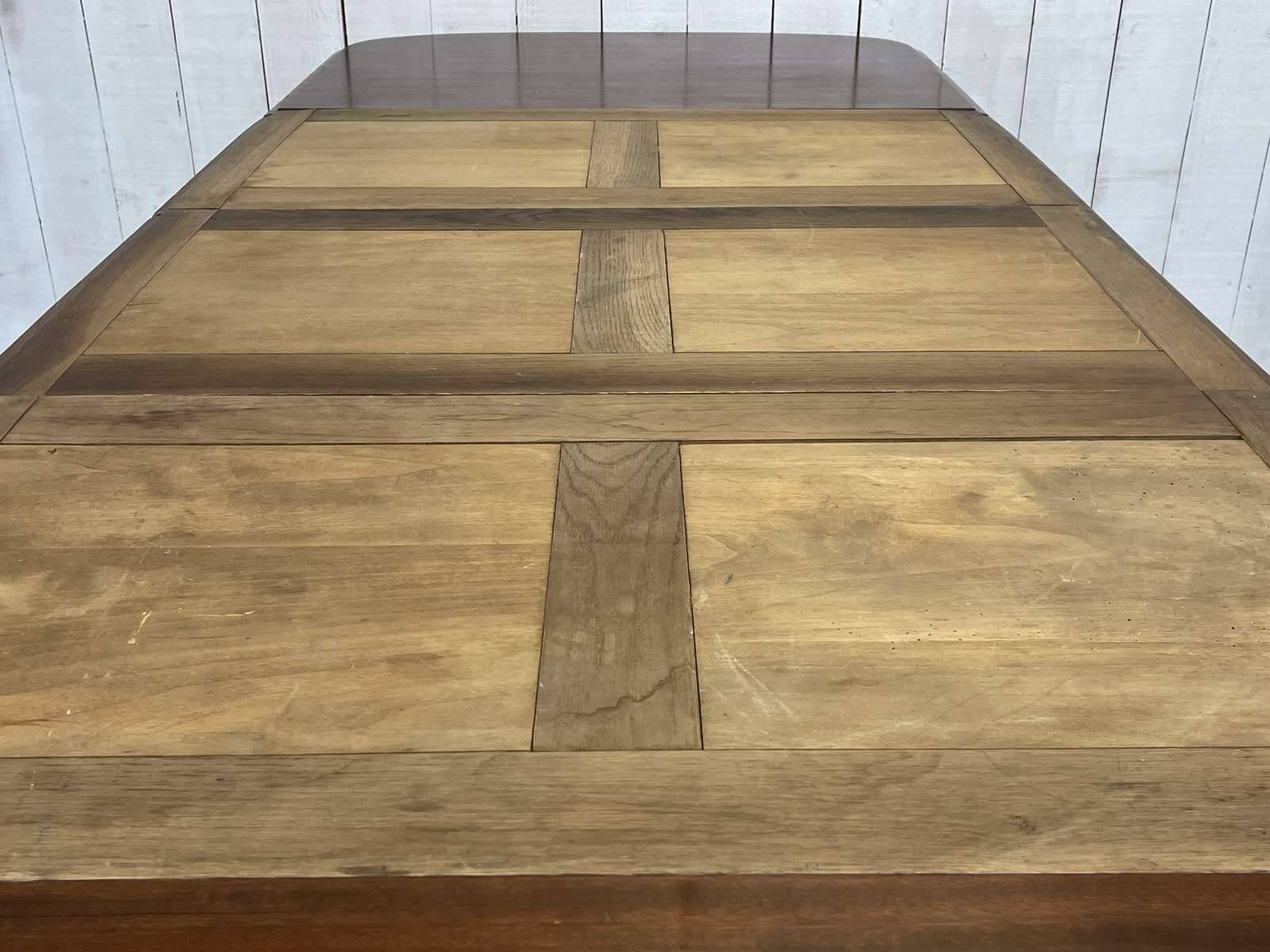 Art Nouveau dining table in mahogany in the style of Gustave Serrurier-Bovy.