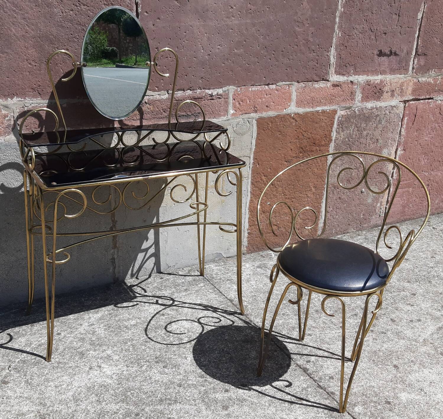 Dressing table and chair in gilded metal and opaline glass.