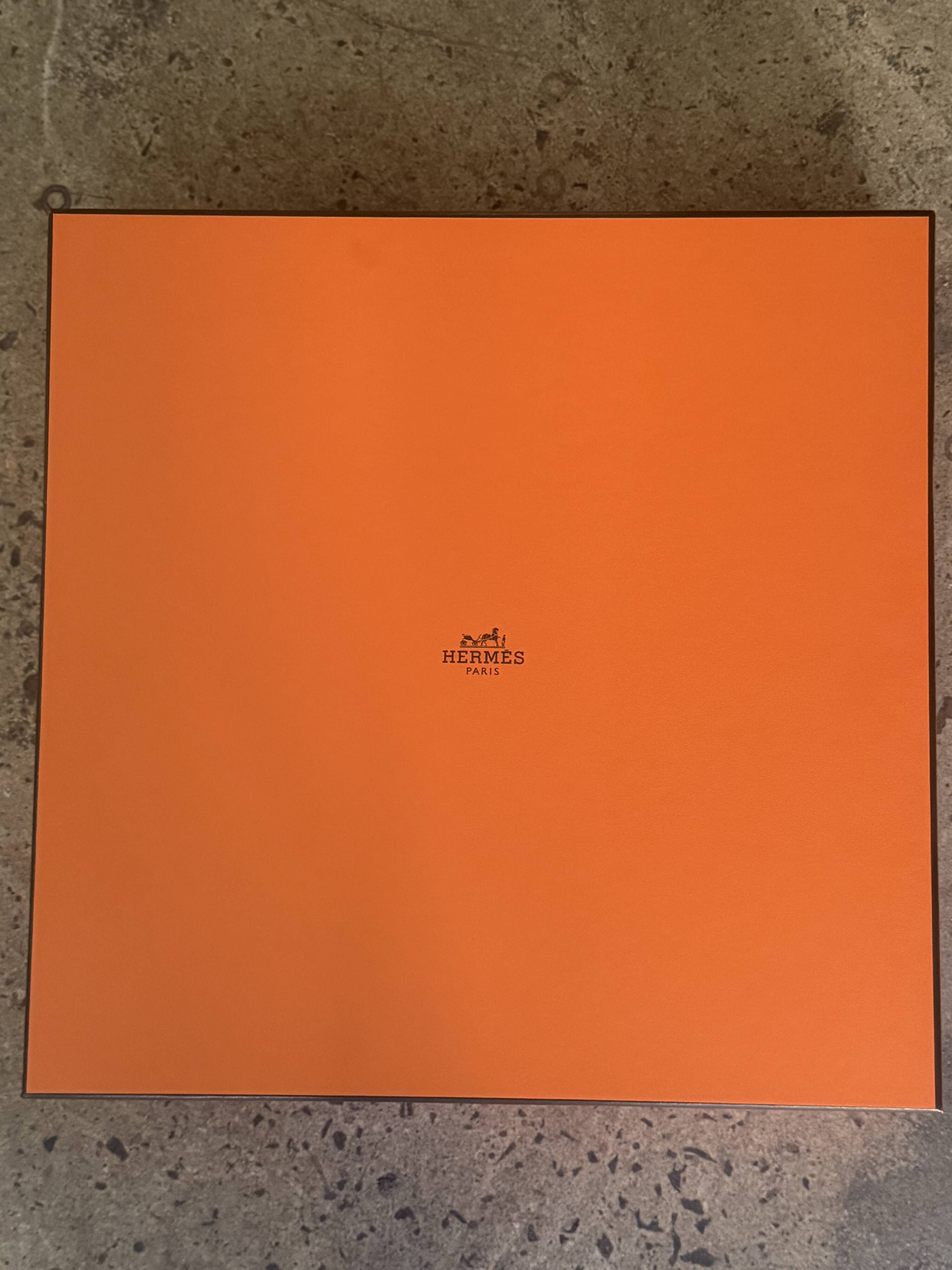 Mosaic tart dish in 24-carat gold by Hermès