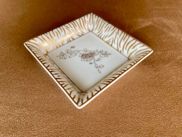 Christofle ashtray in porcelain.