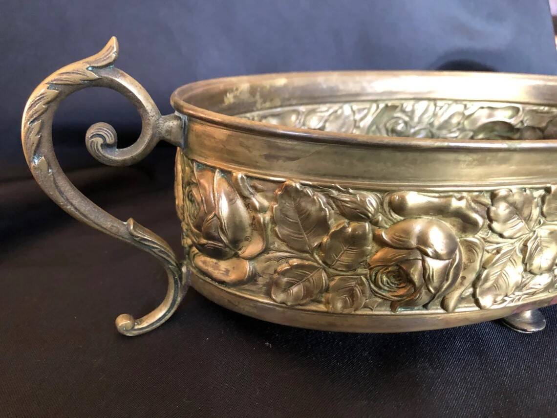 Table planter in embossed brass with floral motif late 19th century