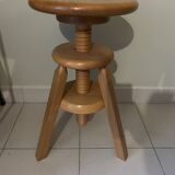Adjustable screw tripod stool