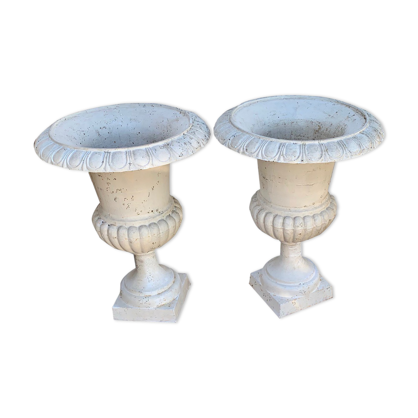 Paire de vases medicis blancs en fonte