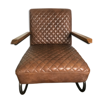 Fauteuil en métal et cuir matelassé