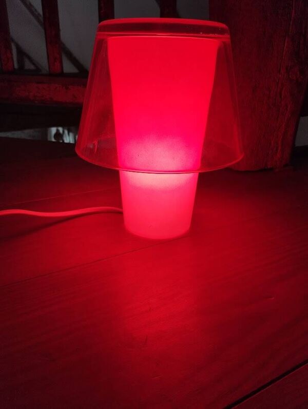 Lampe IKEA GAVIK – Rose fuchsia – Design scandinave