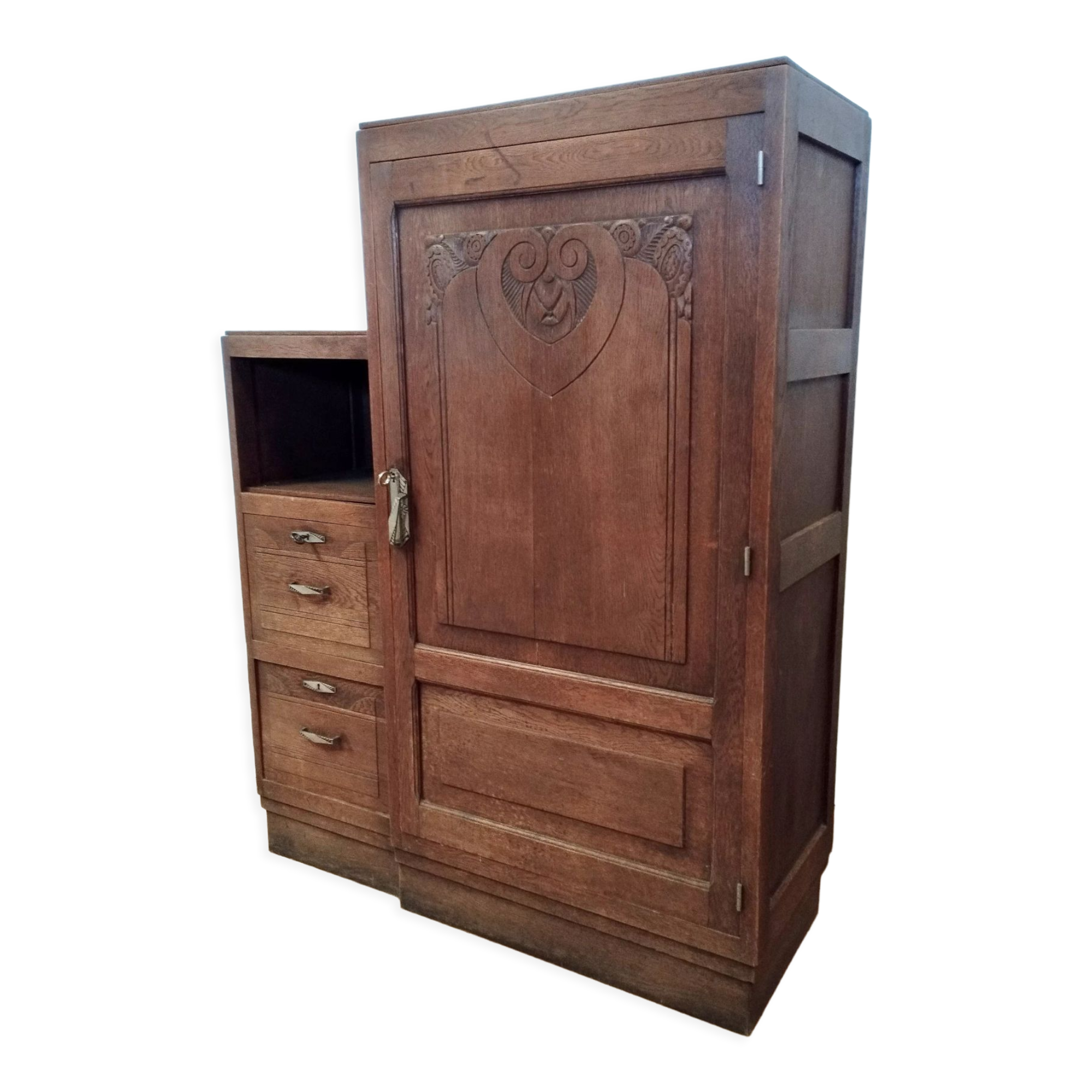 Asymmetrical vintage wardrobe 50s