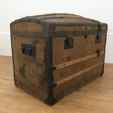 Bulging trunk at the tourist