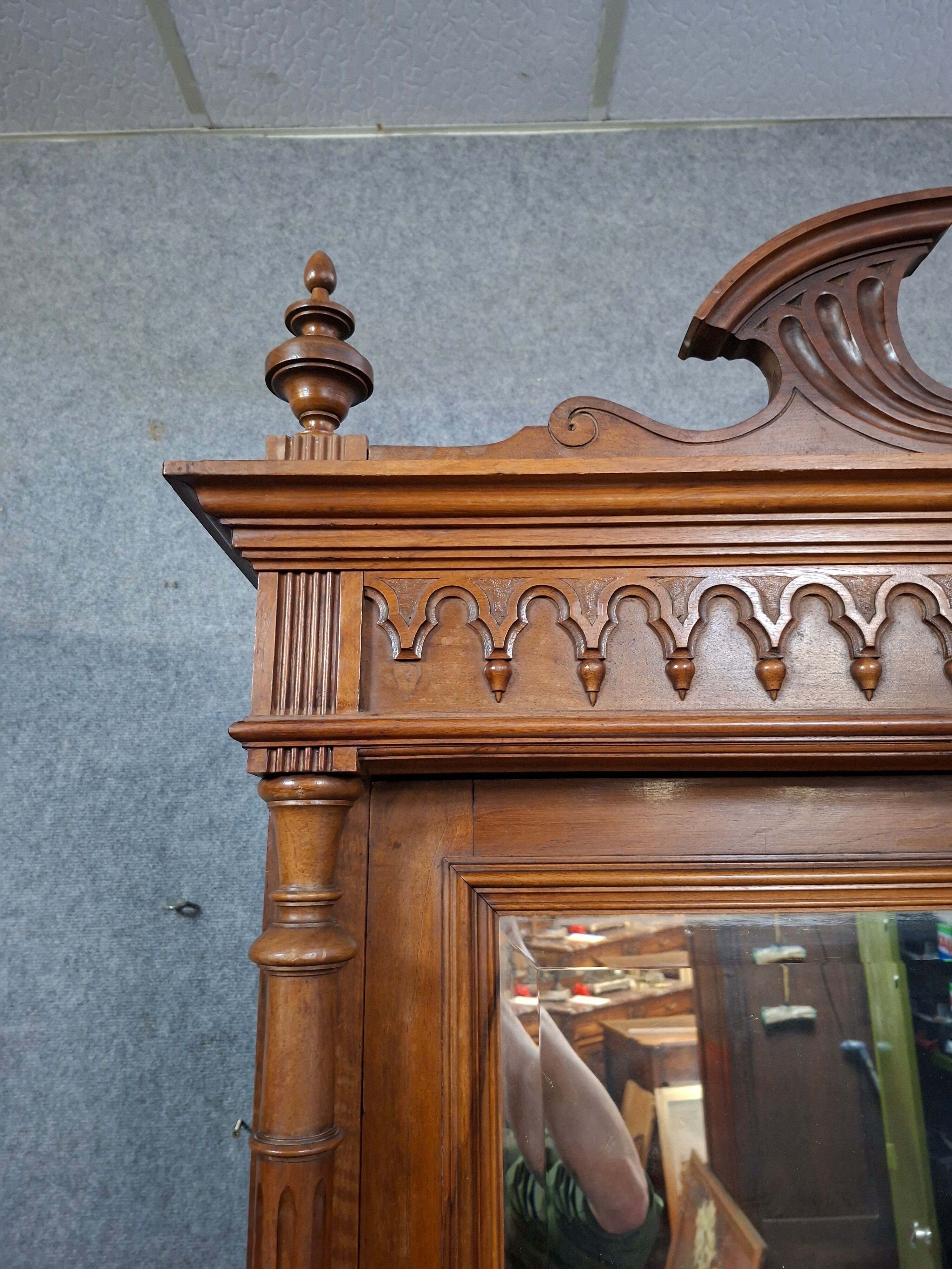 Neo-Gothic mirrored wardrobe in solid walnut – Late 19th century
