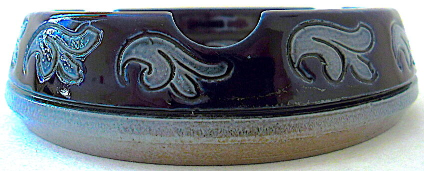 Alsace salt-salt circular ashtray with stylized vegetal decoration