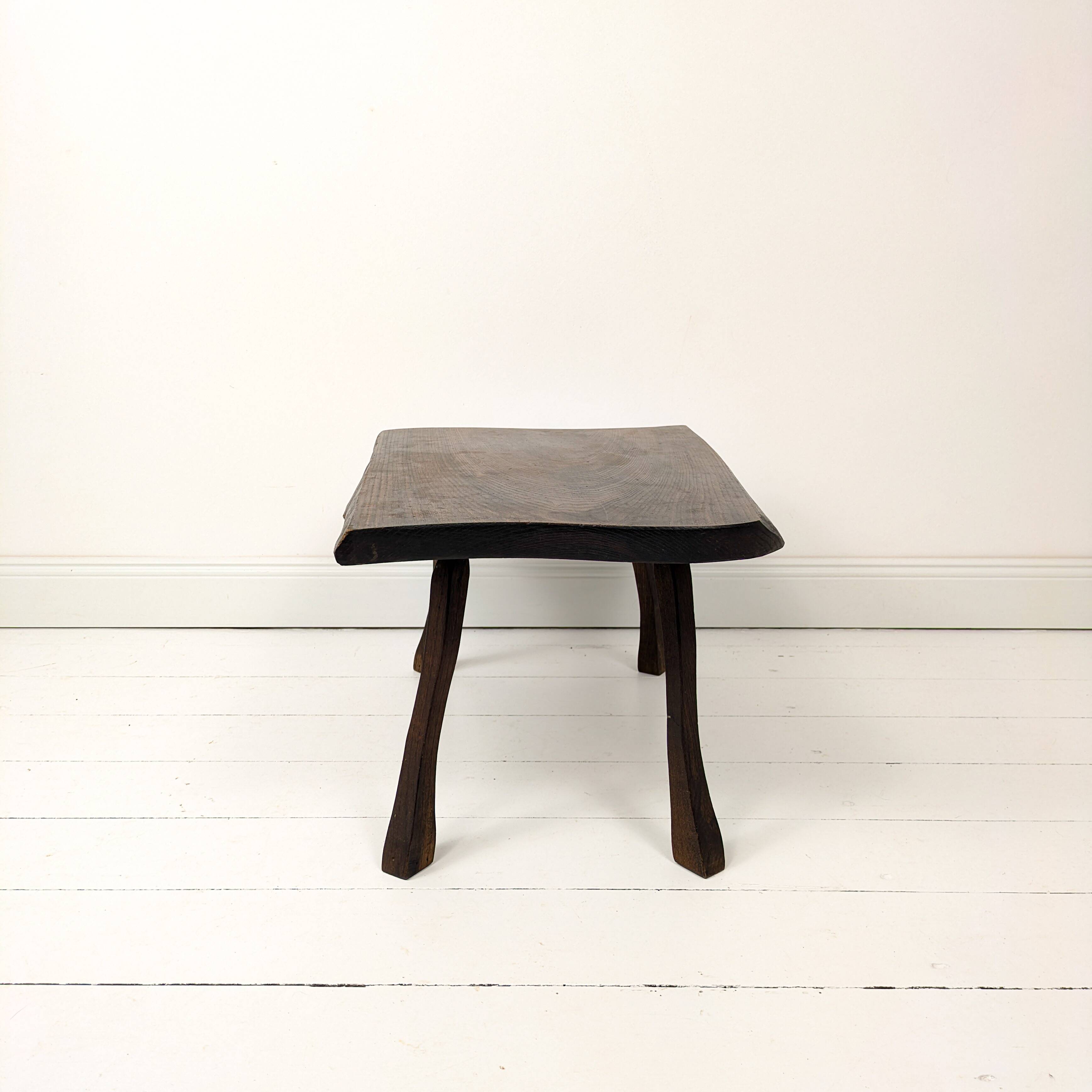 Mid Century Table d'appoint Tabouret de fleur Banc de fleur Tabouret Table basse en bois massif Brut
