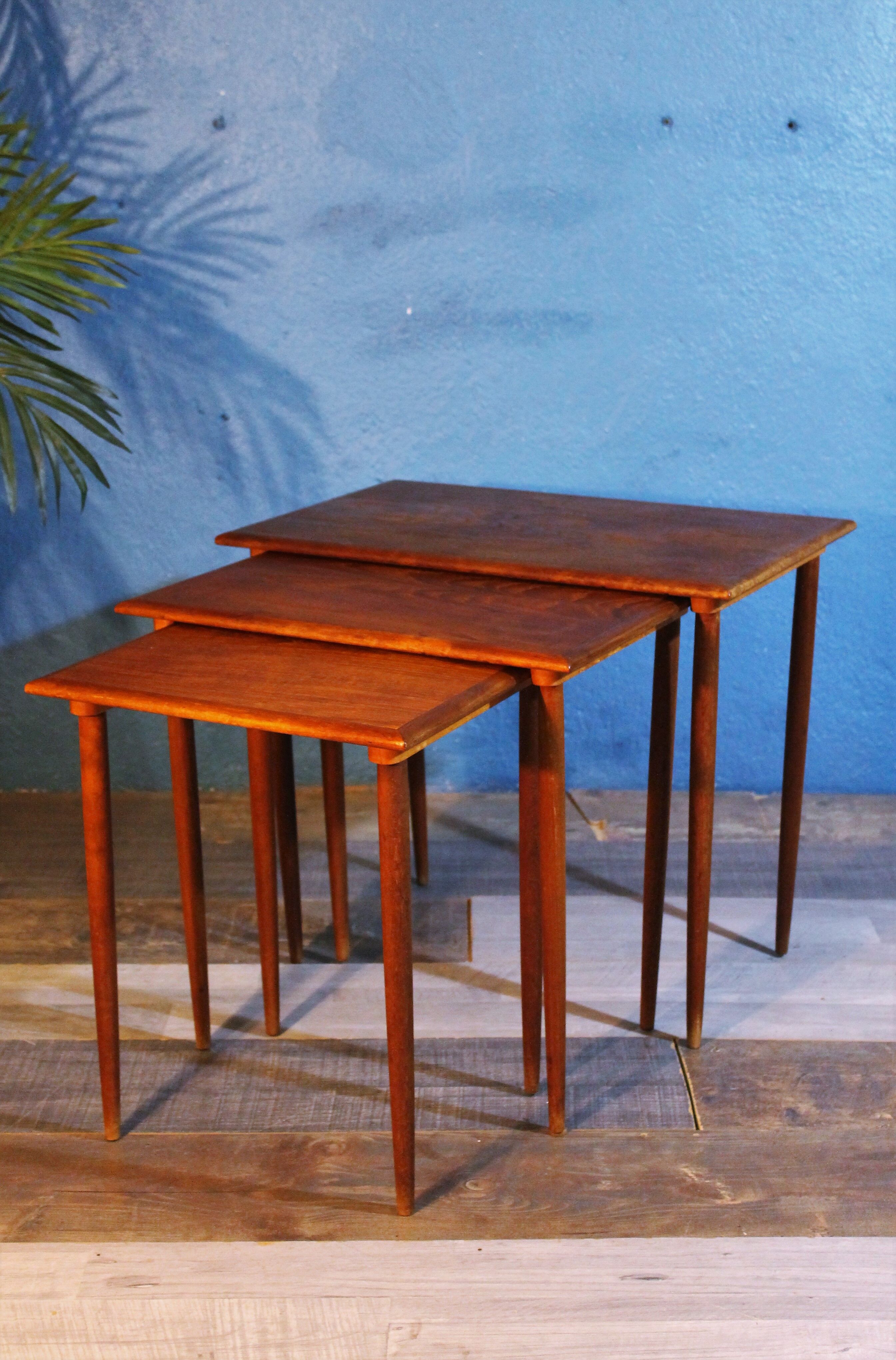 Pull out tables 1960