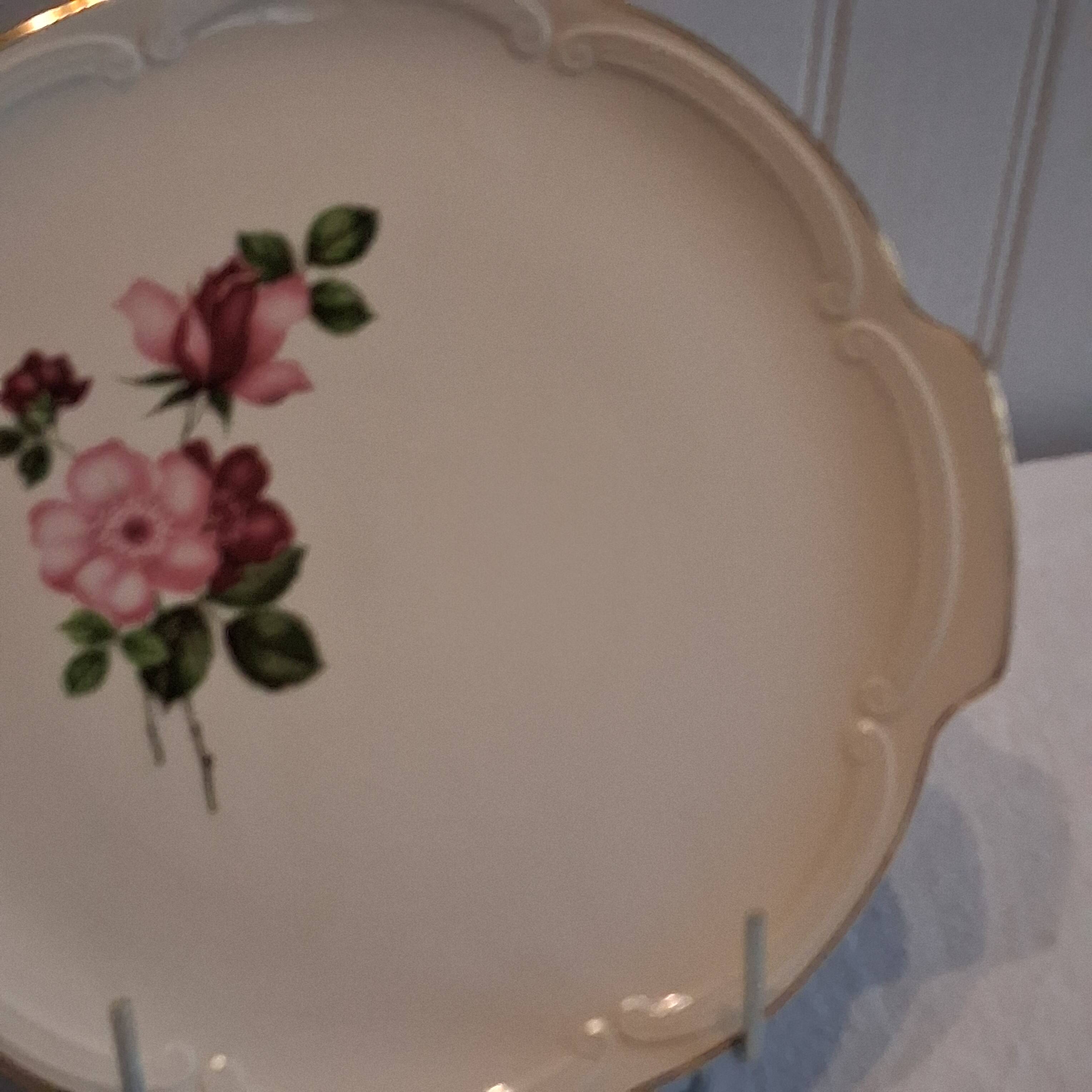 Ear plate from Gien model "Chinon" in very good condition.