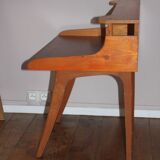 Child desk