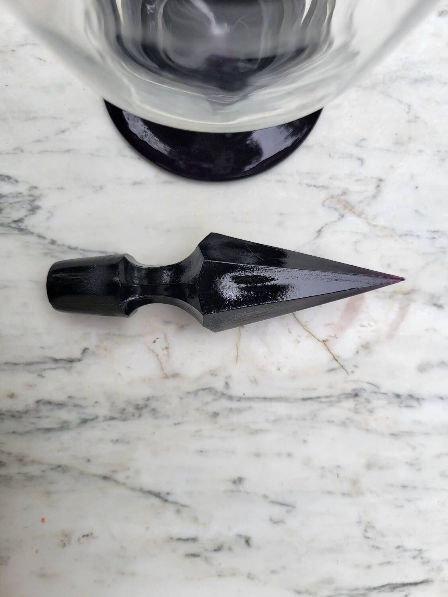 4 verres à cocktail et carafe assortie