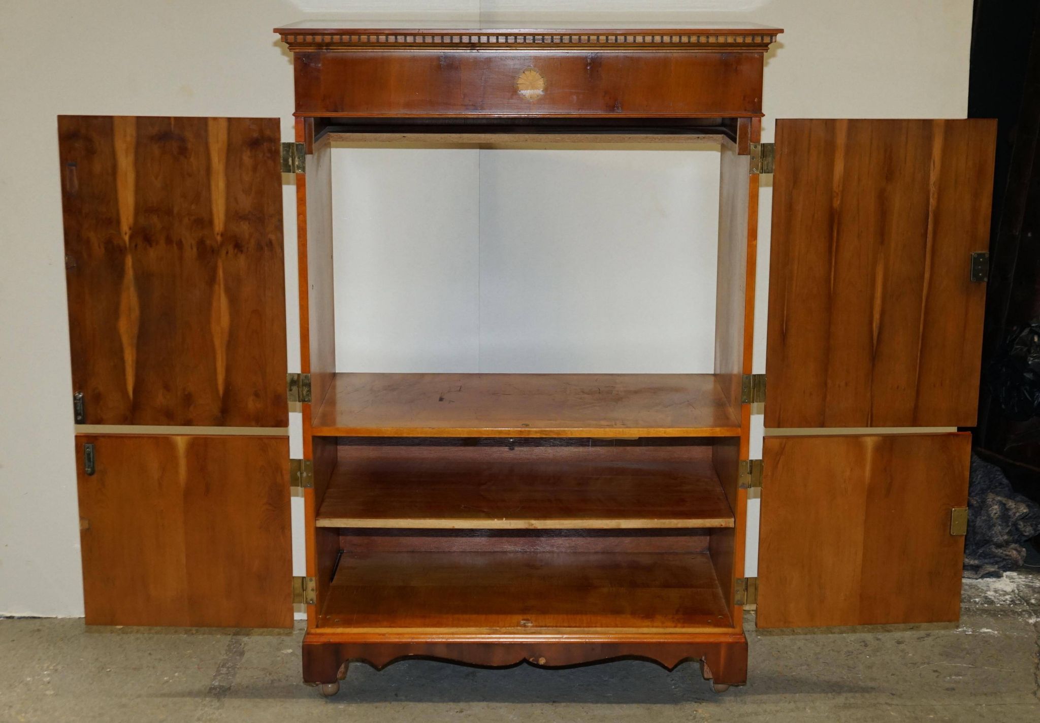 Wooden buffet TV in yew Abbey Craft Mid-Century Modern Sheraton details