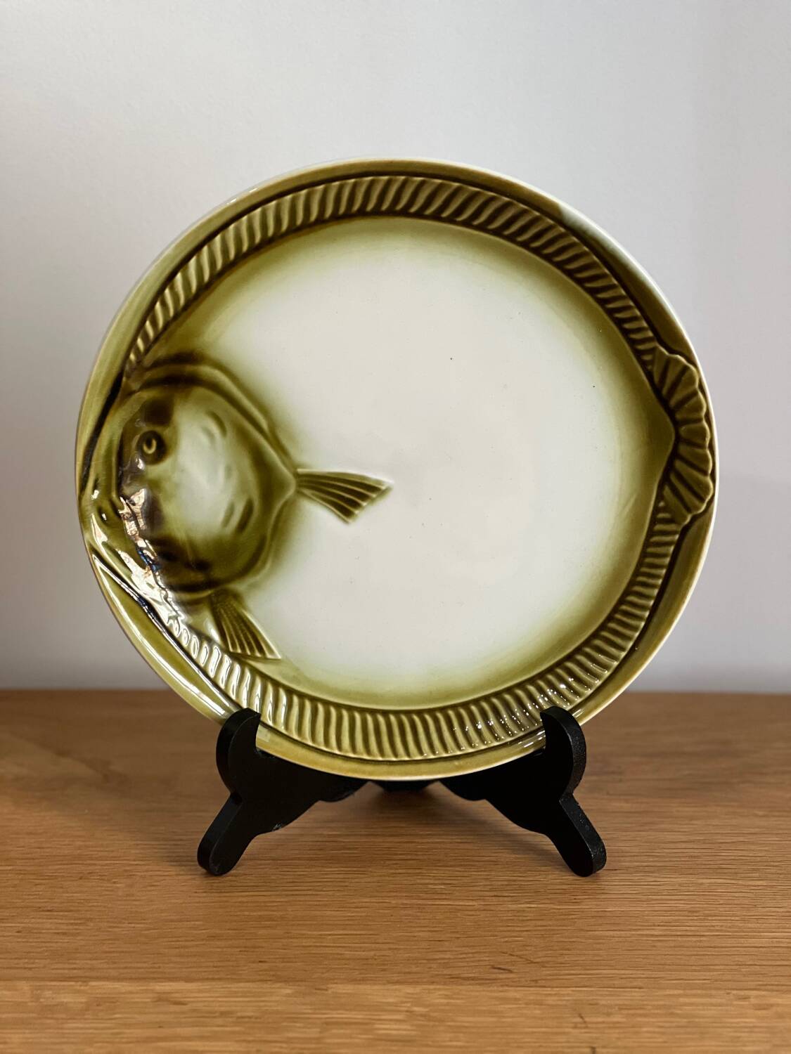Green fish plates