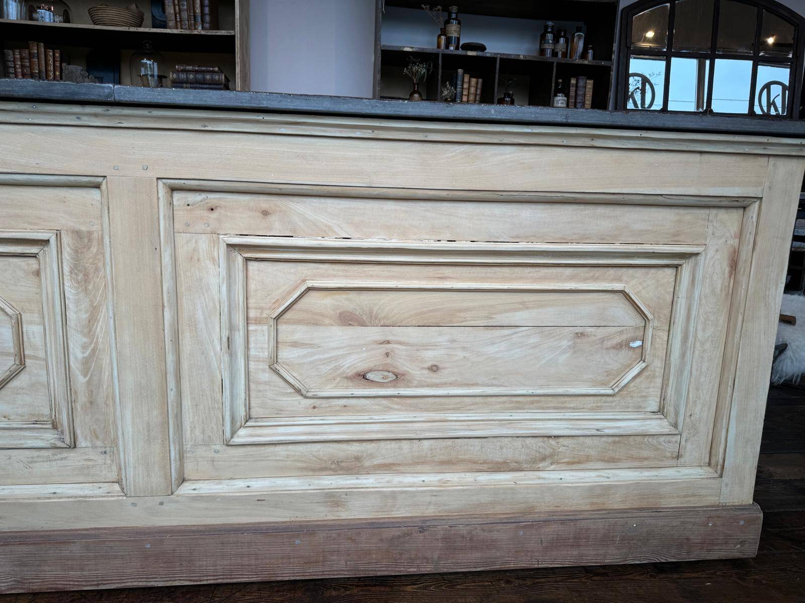 Grand comptoir de Pharmacie