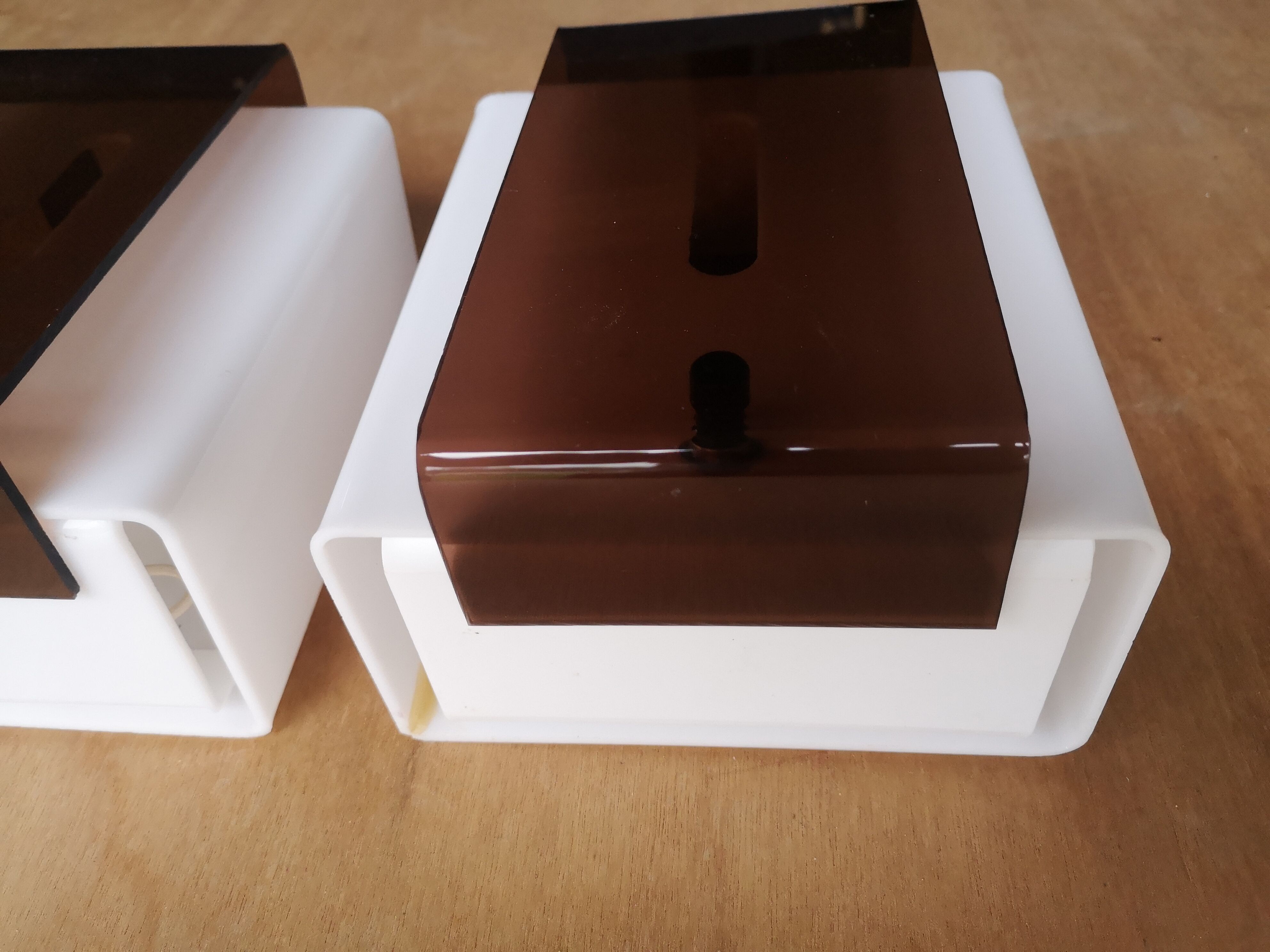 Lot of two Plexiglas 1970s wall light