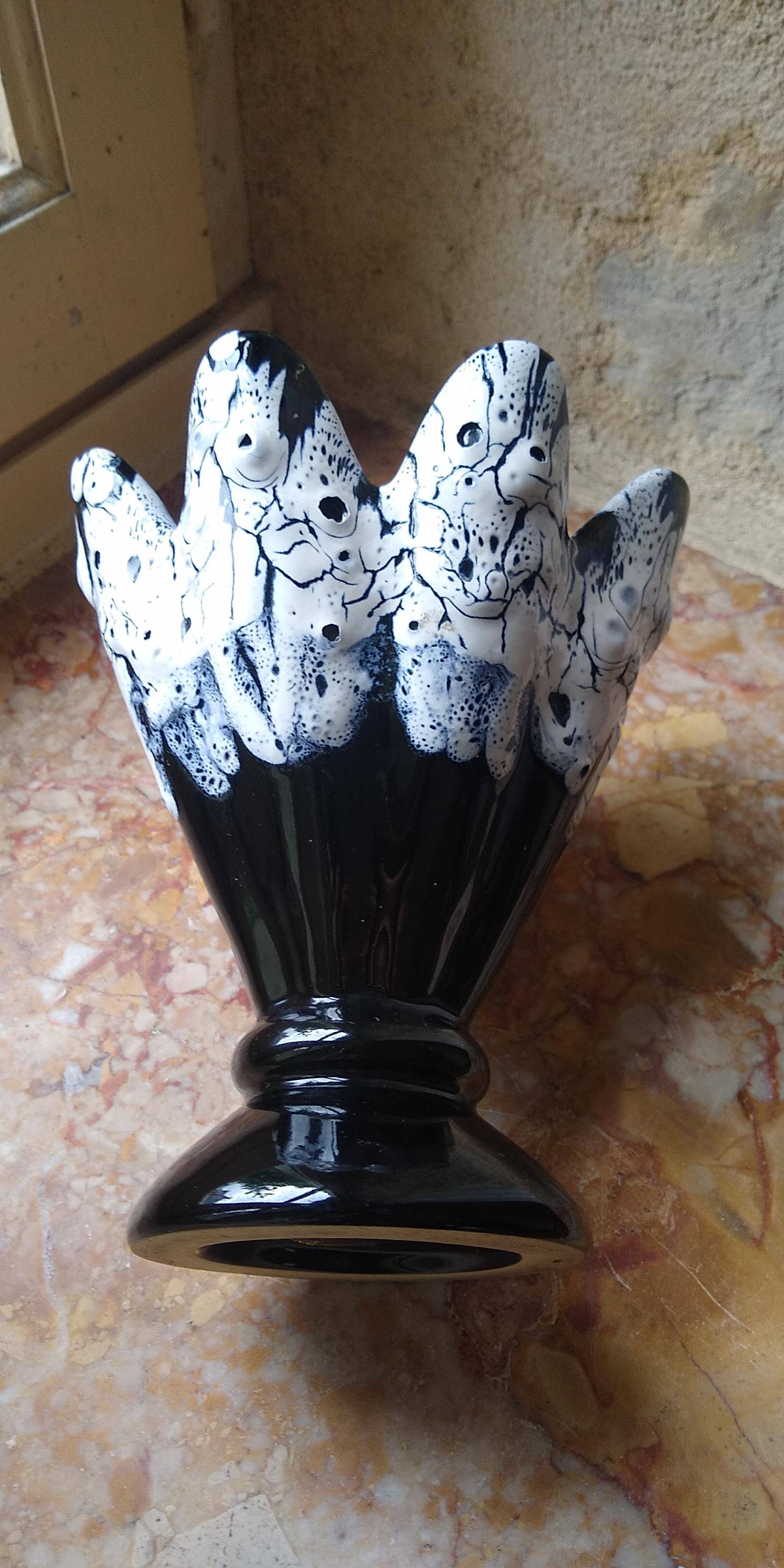 Black and white stoneware vase with high fire flame