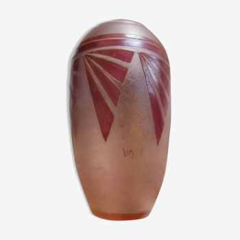 Vase pate de verre degagé a l'acide art -deco signé Legras