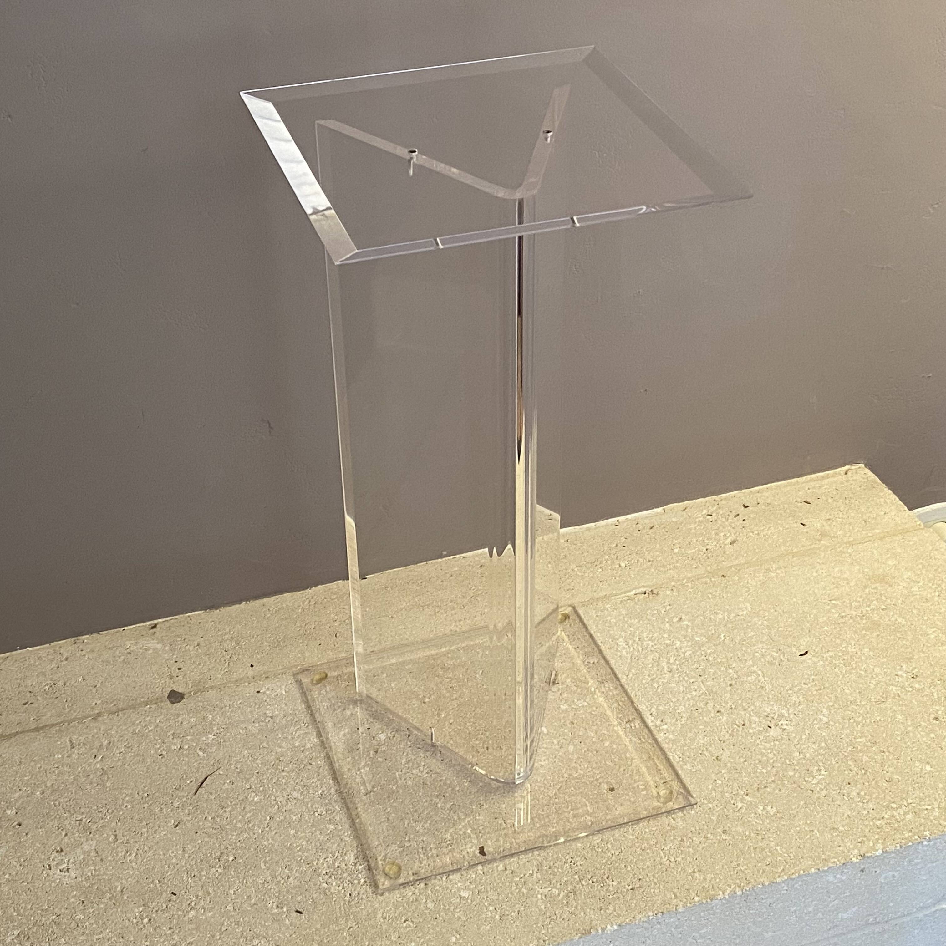 Console David Lange 1980. Plexiglass.