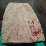 Grande table basse en marbre crème, piètement en bois de merisier massif