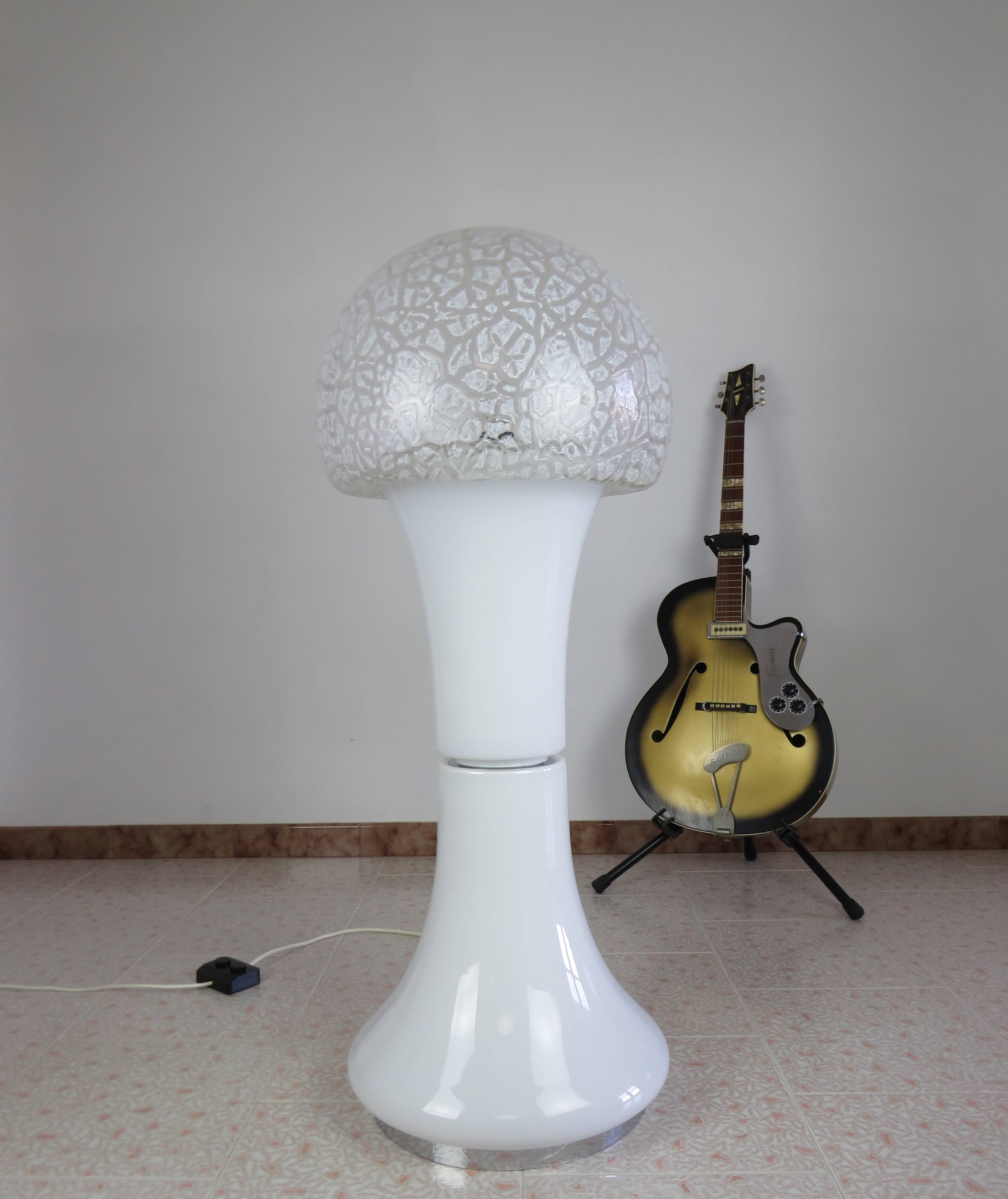 Grand lampadaire champignon (108 cm/42,5 pouces) AV Mazzega Carlo Nason post 1965