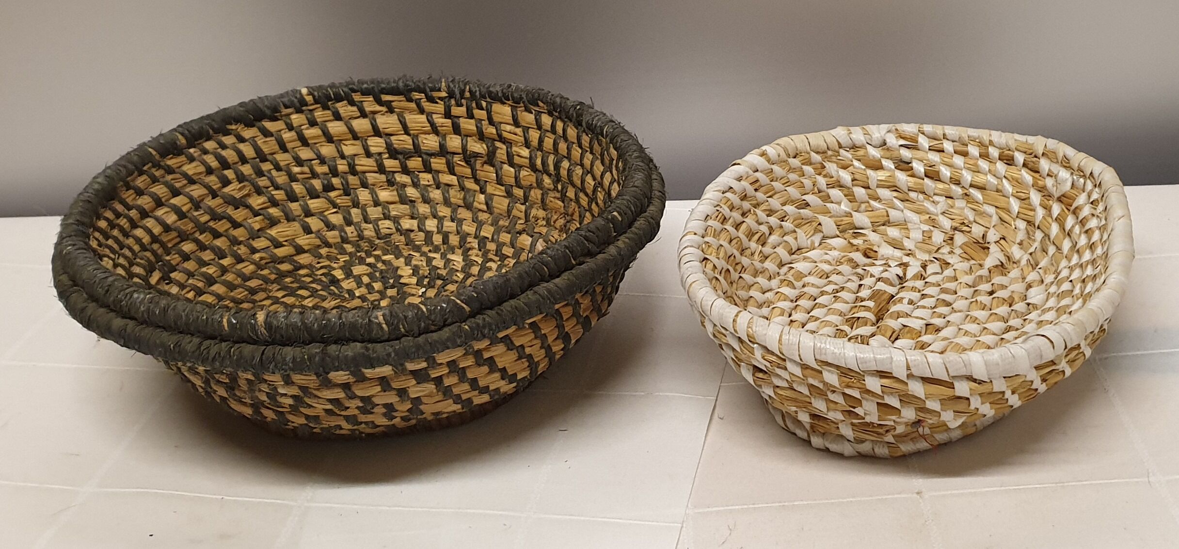 Lot of 2 old-fashioned woven pans