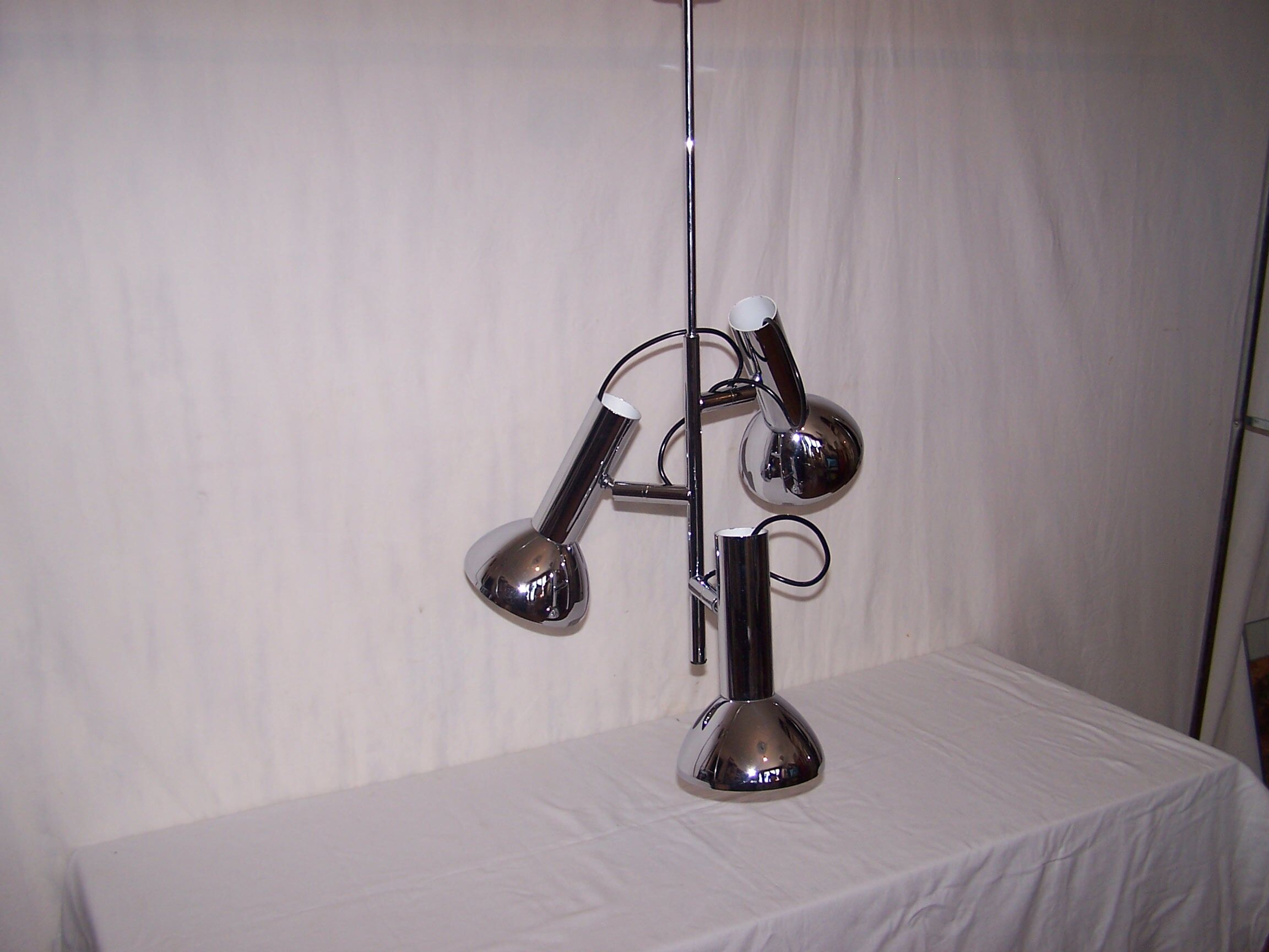 Suspension en inox Koch et Lowy des années 70