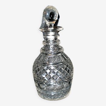 Carafe en cristal richement taillé et gravé diamant biseaux baccarat ou saint-louis? trianon