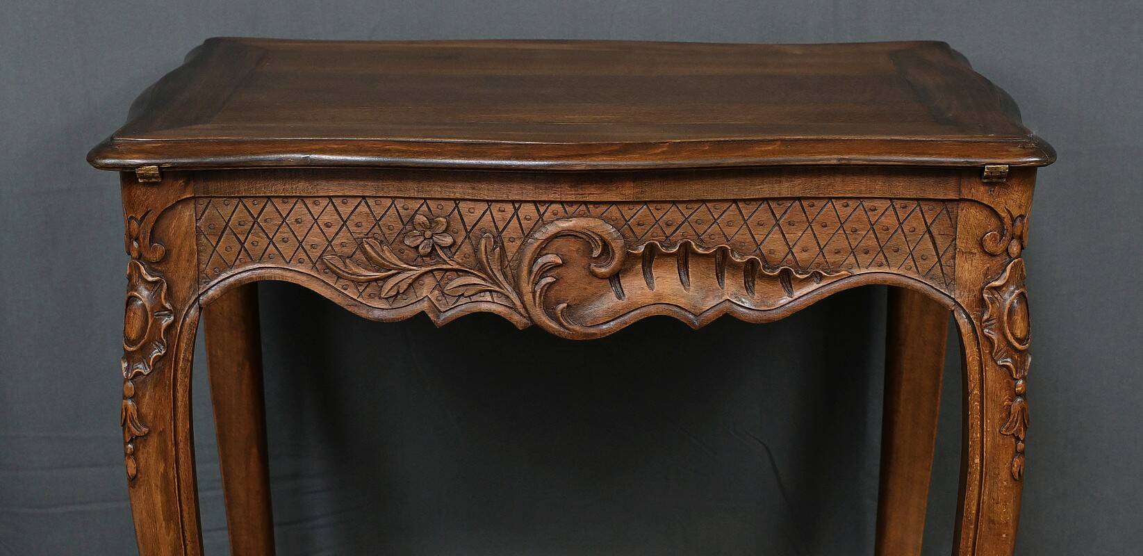 Solid beechwood workbench, Louis XV style – Early 20th century