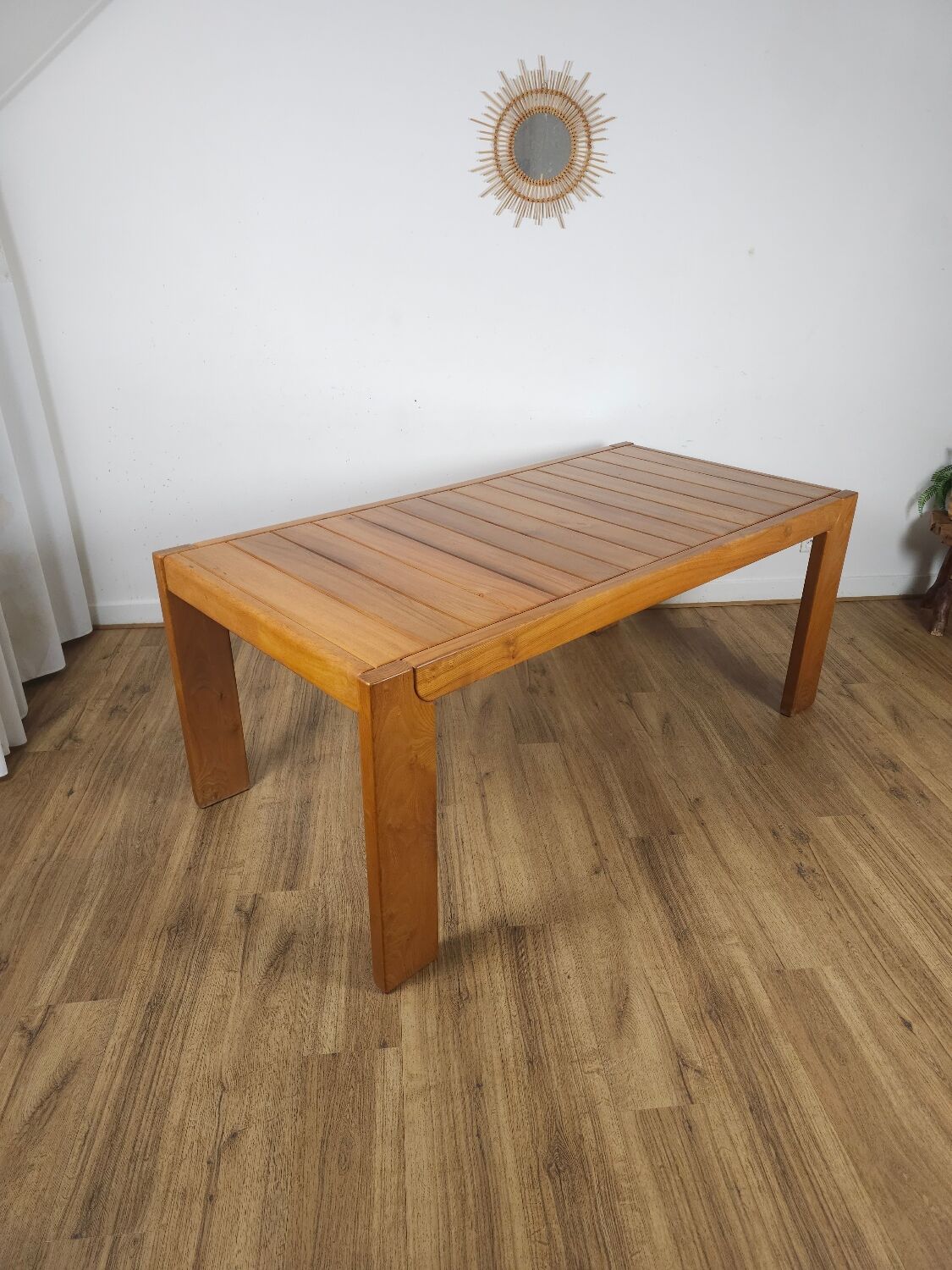 Table extensible en orme massif, Maison Regain, années 60