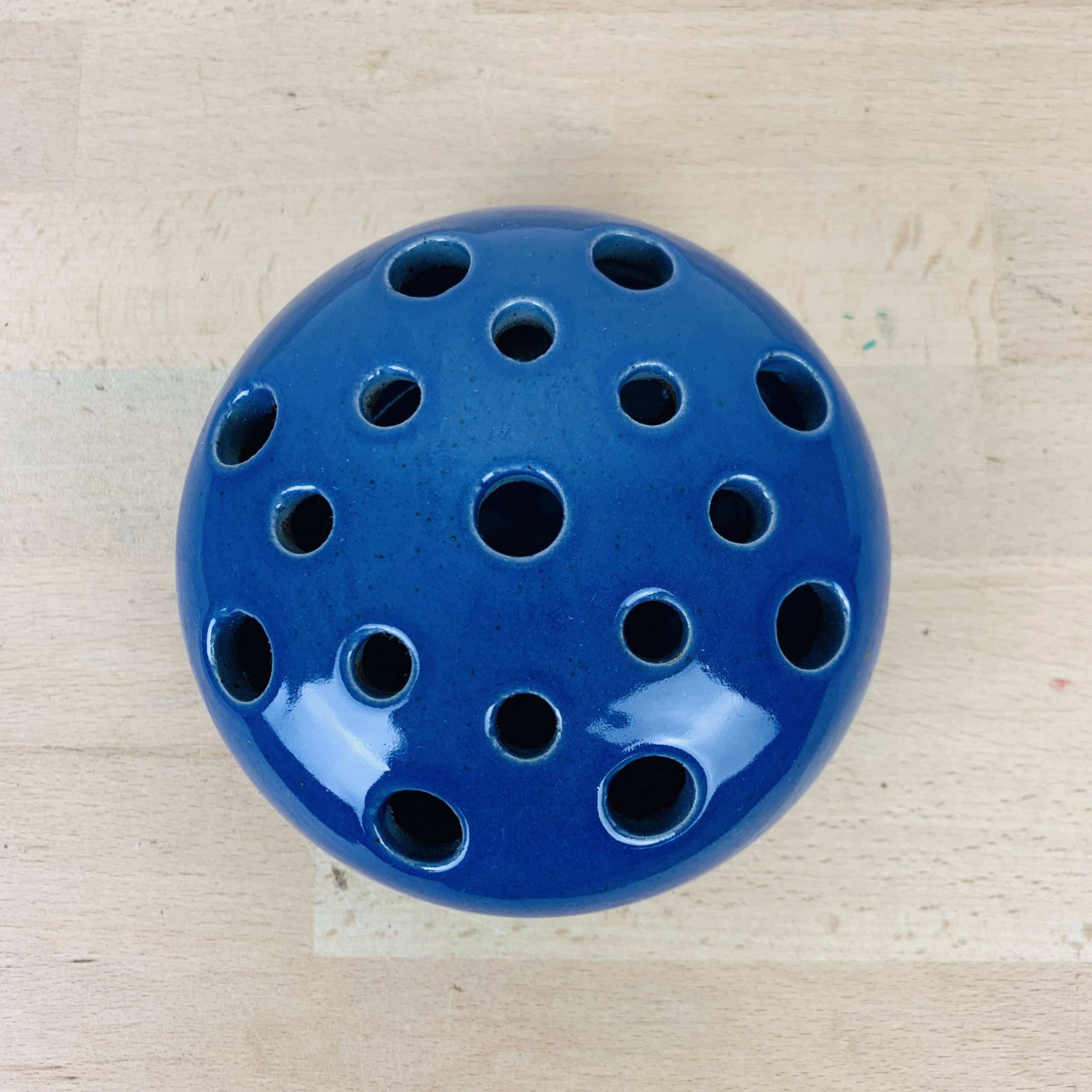 Vase boule pique fleurs céramique, bleu