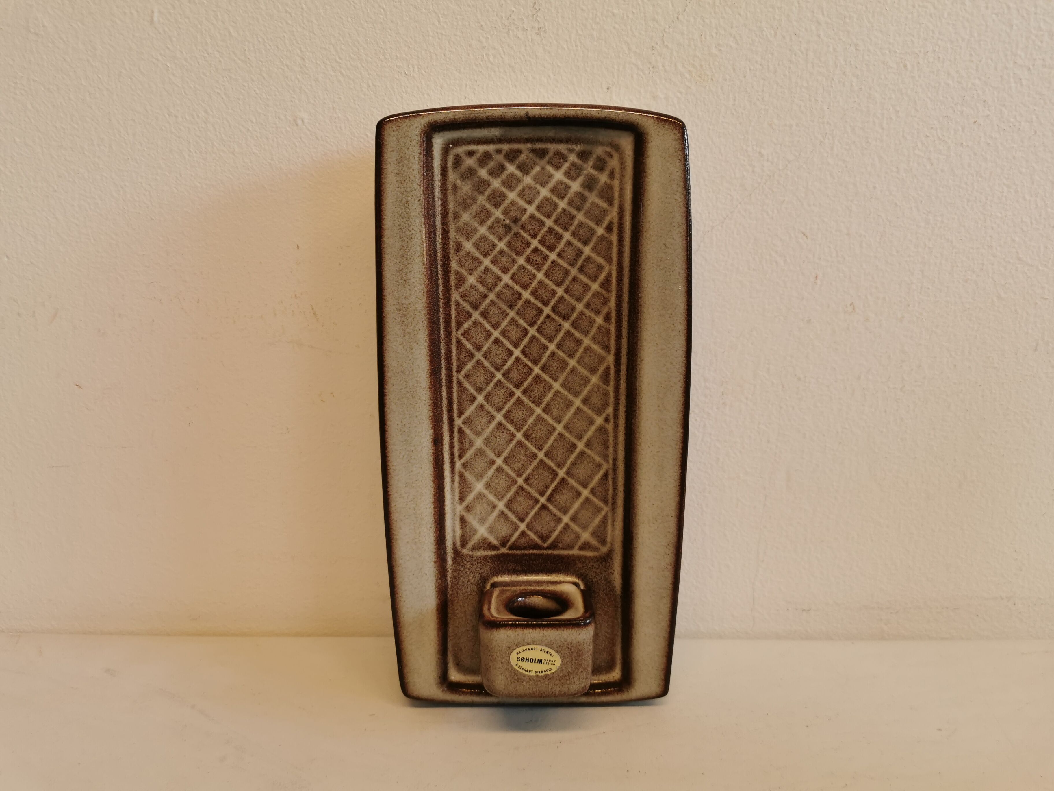 Wall-hung candle holder in ceramic, from Danske Søholm, estimated 1960s.