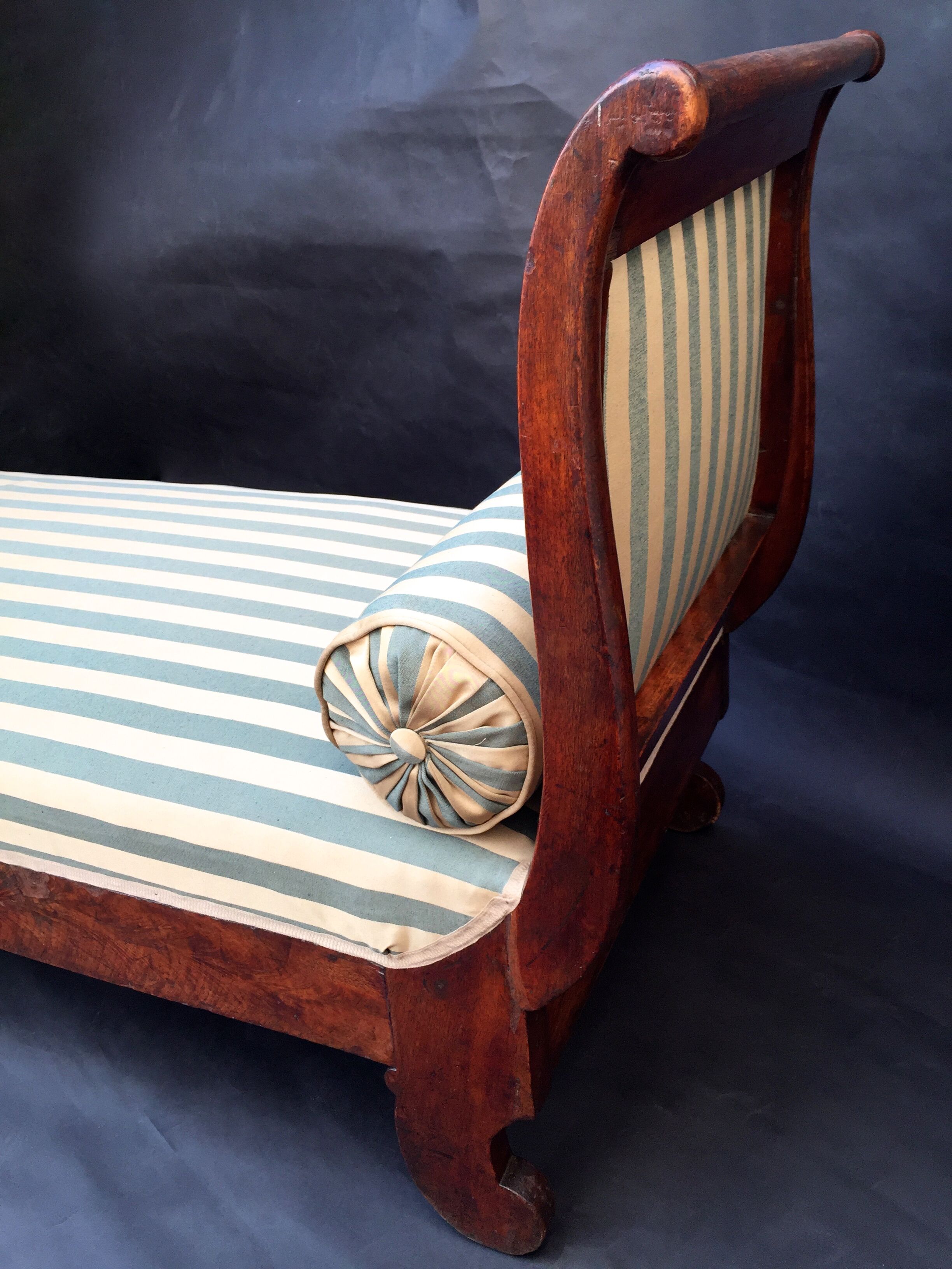 Walnut recamier bench Napoleon III daybed mid-nineteenth century