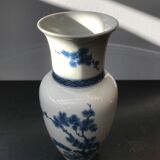 Avon old ceramics white vase flowers